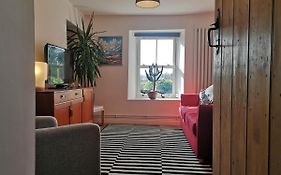 Little Hillside - Beach & Country Escape
